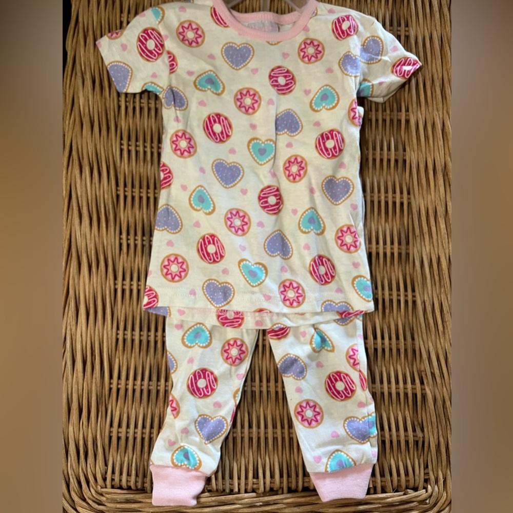 FEB 14 Hearts & Donuts 2-piece PJ set in SIZE 18 mo (girls) NWT White/Pink
